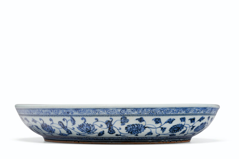 2020_NYR_18823_1552_002(a_blue_and_white_lotus_bouquet_dish_yongle_period025030)