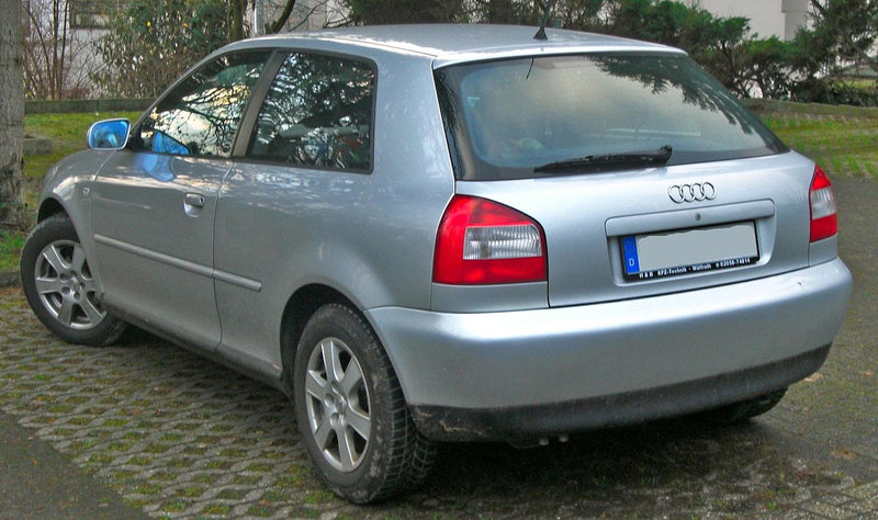 1280px-Audi_A3_I_(Facelift_2000–2003)_rear_MJ