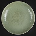 Coupe ronde en grès émaillé céladon. longquan zhejiang, xve siècle