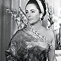 Juin 1964, Elizabeth Taylor à Paris, en sari d’or du maître Balenciaga © Jean Tesseyre