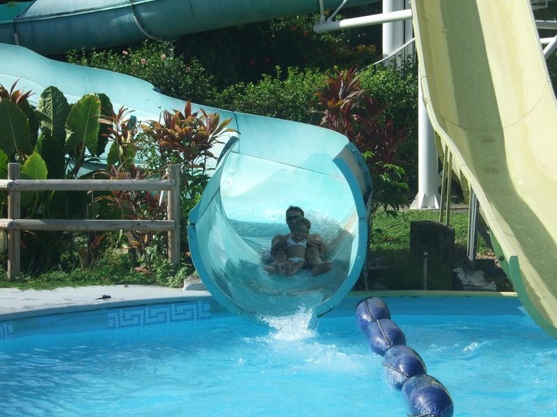 Journée piscine et toboggans En ce samedi La vie en Guadeloupe