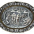 Grand plat oval en émail peint en grisaille à rehauts d'or, représentant le jugement de pâris. limoges attribué à pierre reymond