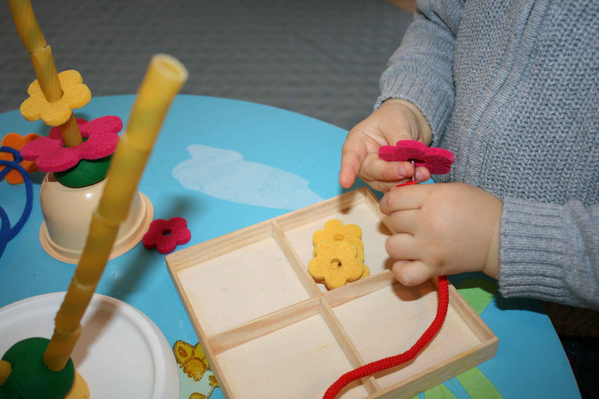 Les pâtes à manipuler, activités pour enfants de 0 à 18 mois.