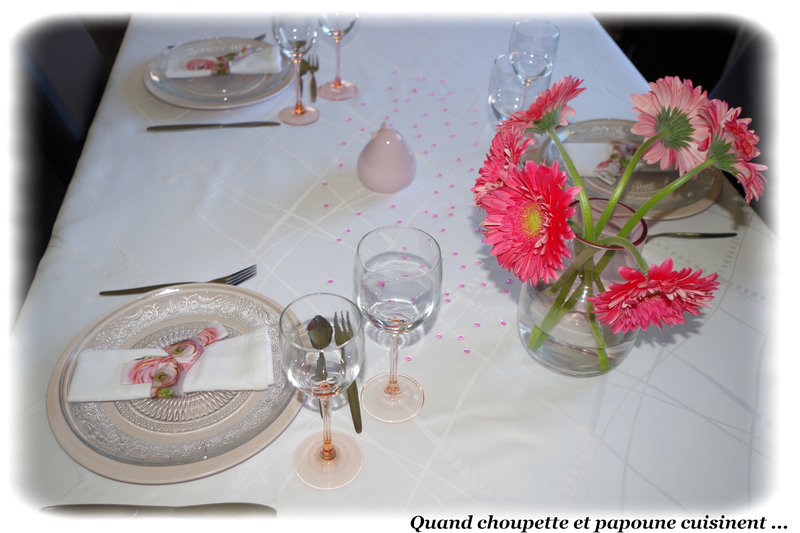 table spéciale fête des mères rose pâle et blanche2021-7324