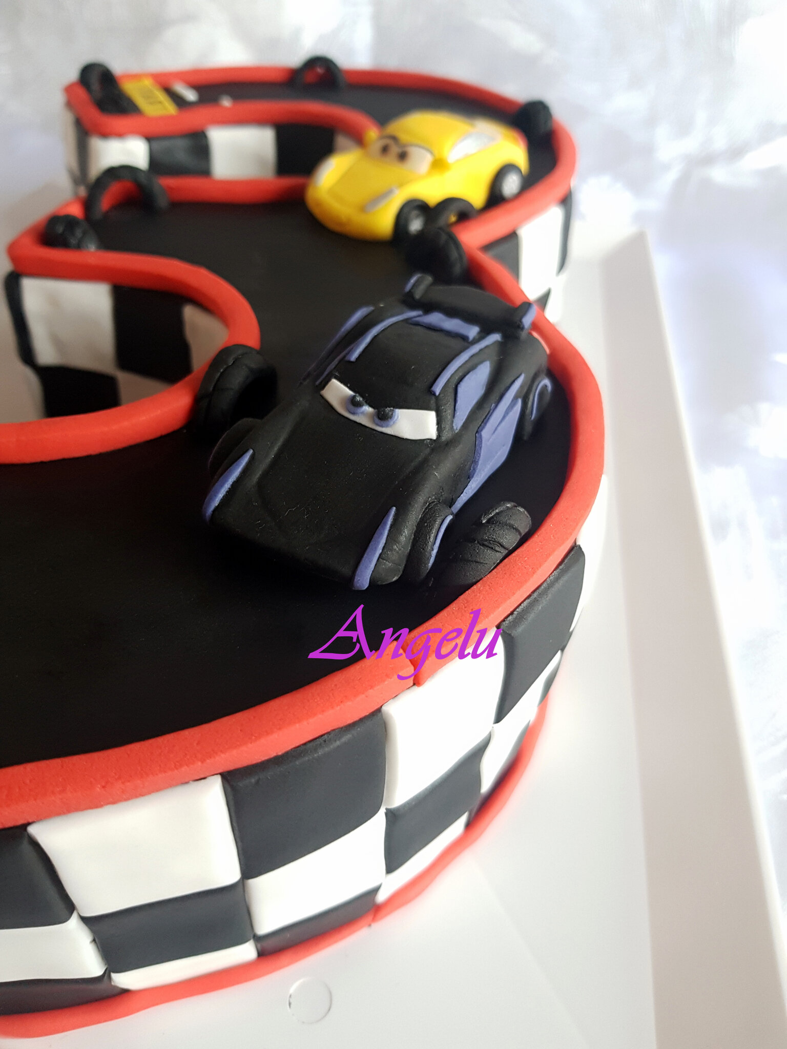 Gateau Cars 3 Cruz Ramirez Vs Jackson Storm Ma Petite Patisserie Contact Isilda Neuf Fr