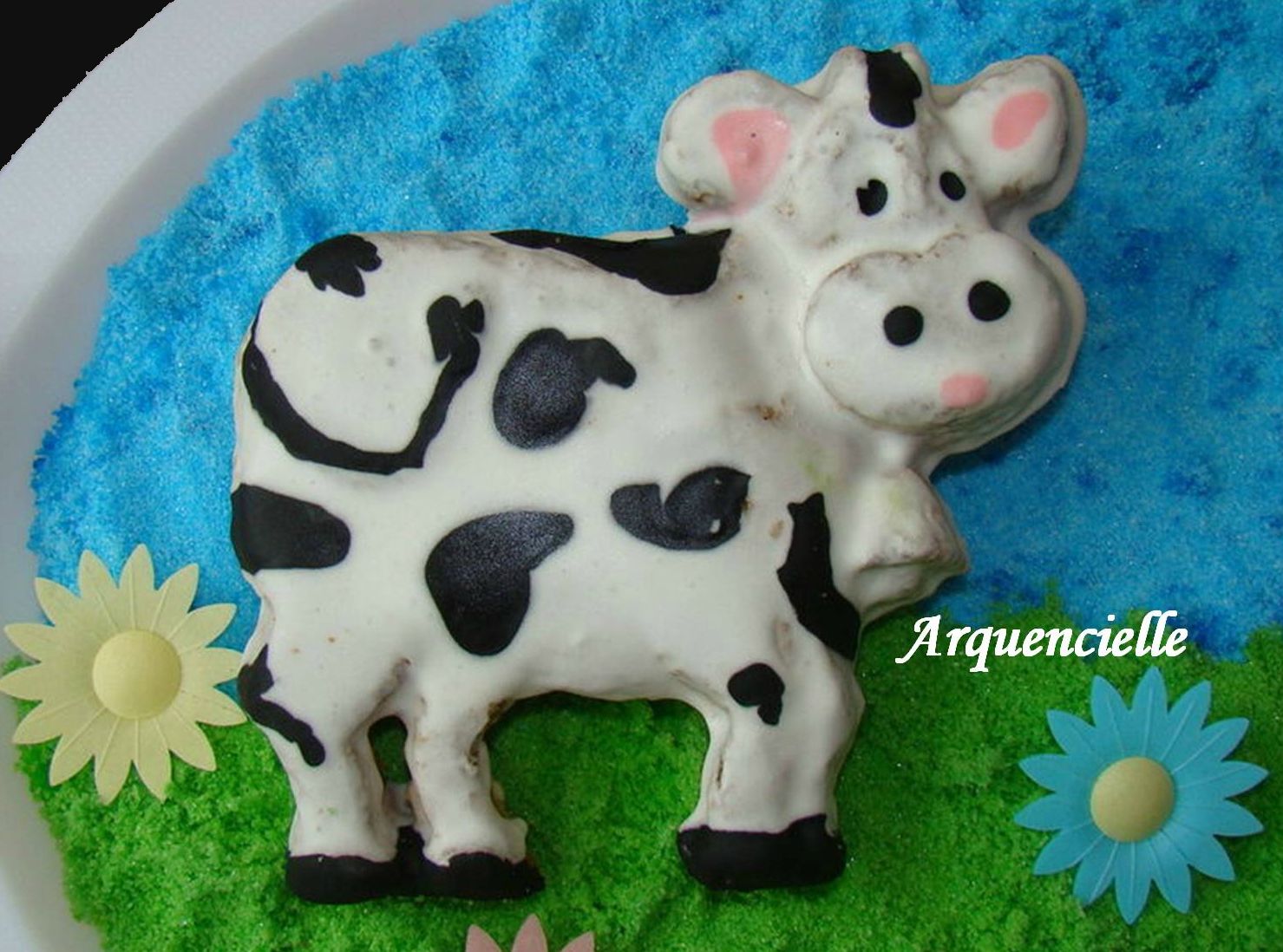 Gateau Vache Photo De Cuisine Creative Version Sucre Nature Fleurs Et Animaux Les Creations D Arquencielle