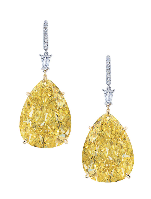 2019_GNV_17436_0148_000(important_coloured_diamond_and_diamond_earrings)