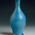 Chinese porcelain vase, mid-18th century, Qing dynasty. Photo courtesy Alberto Varela Santos. SOLD