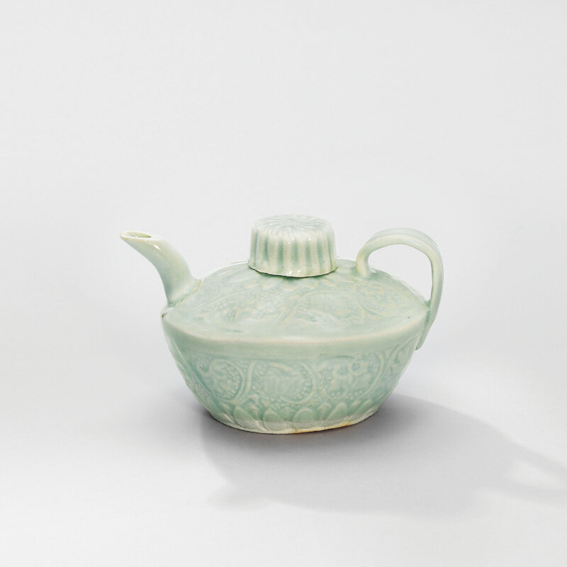 2016_HGK_12675_3144_000(a_small_moulded_qingbai_ewer_and_cover_southern_song_dynasty)