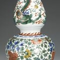 A wucai double-gourd 'dragon' vase, 17th century