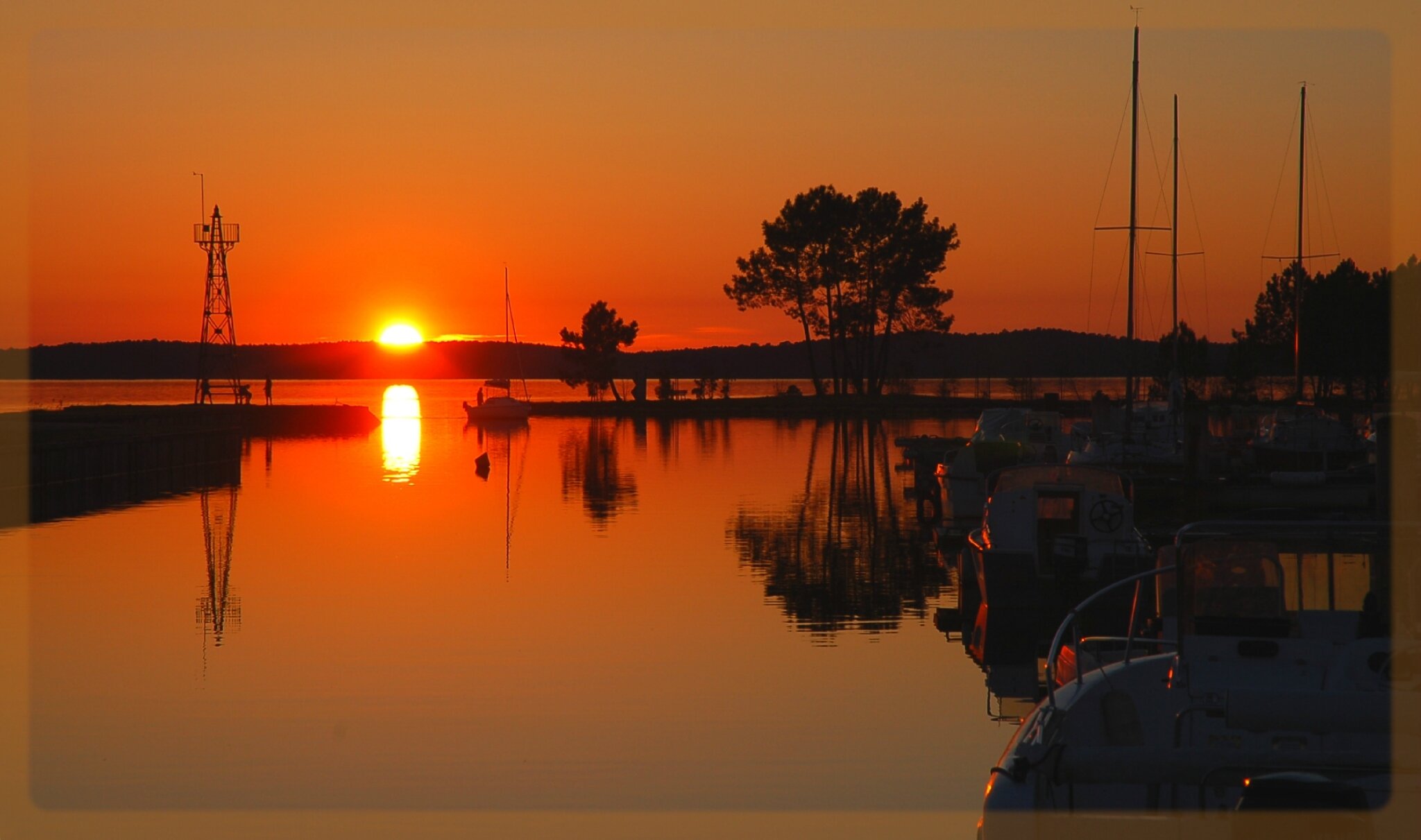 coucher de soleil sur le port de Lacanau