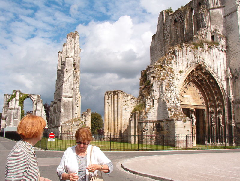 Les ruines de l'abbaye St Bertin Photo de _Saint Omer et l'Audomarois Chaumière tranquille
