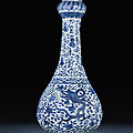 A rare and finely painted late Ming blue and white 'dragon and phoenix' garlic-headed vase, suantouping