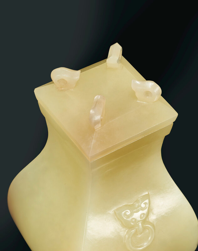 2021_NYR_19150_0624_004(a_rare_miniature_yellow_jade_archaistic_faceted_jar_and_cover_fanghu_q040126)
