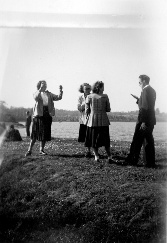 Un homme et trois femmes