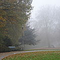 Autour de Bruges, le brouillard a tout mis dans son sac de coton