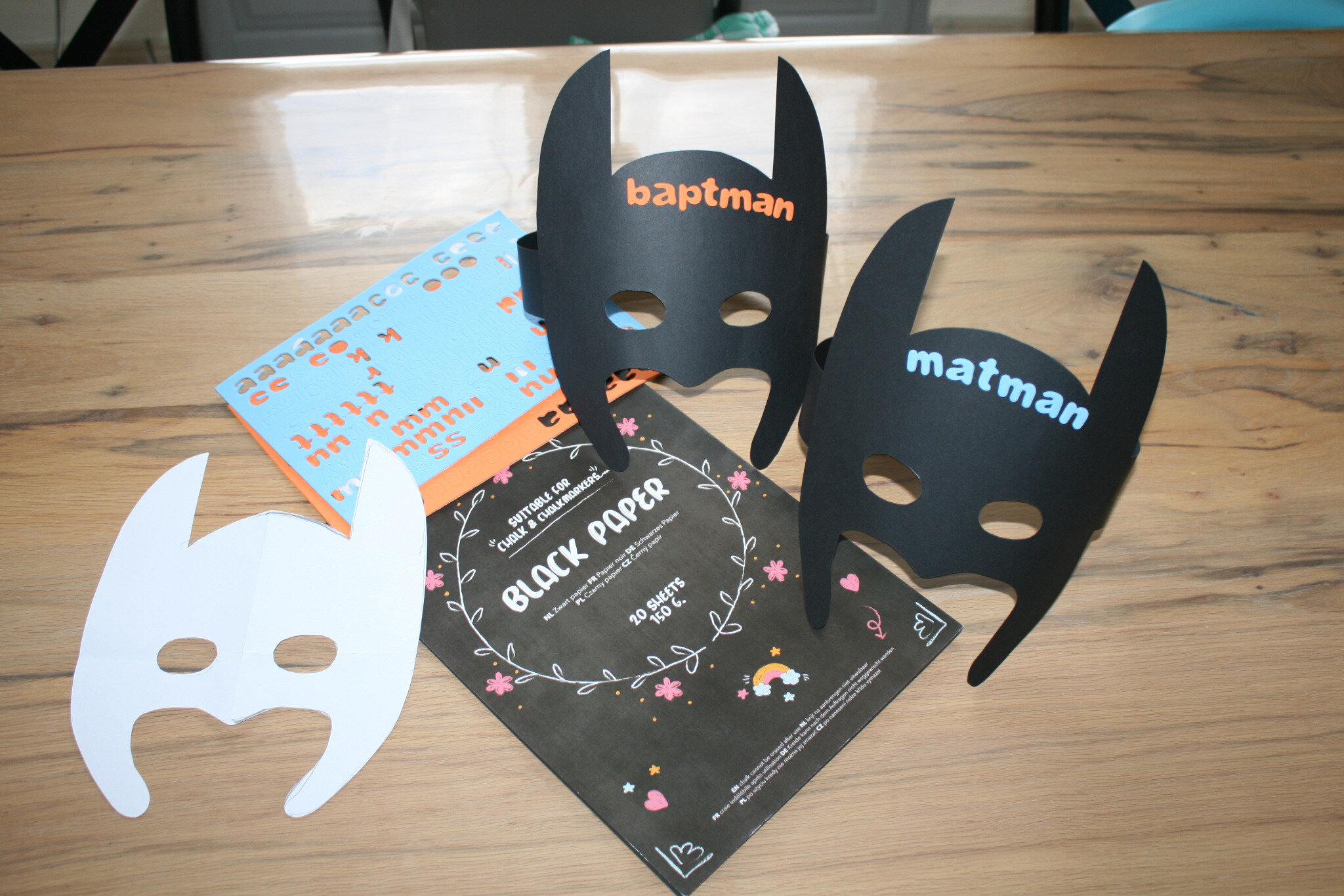8 Masques Batman - Carton pour l'anniversaire de votre enfant