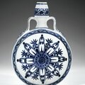 Gourde en porcelaine bleu blanc de style ming, dynastie qing, xviiie siècle