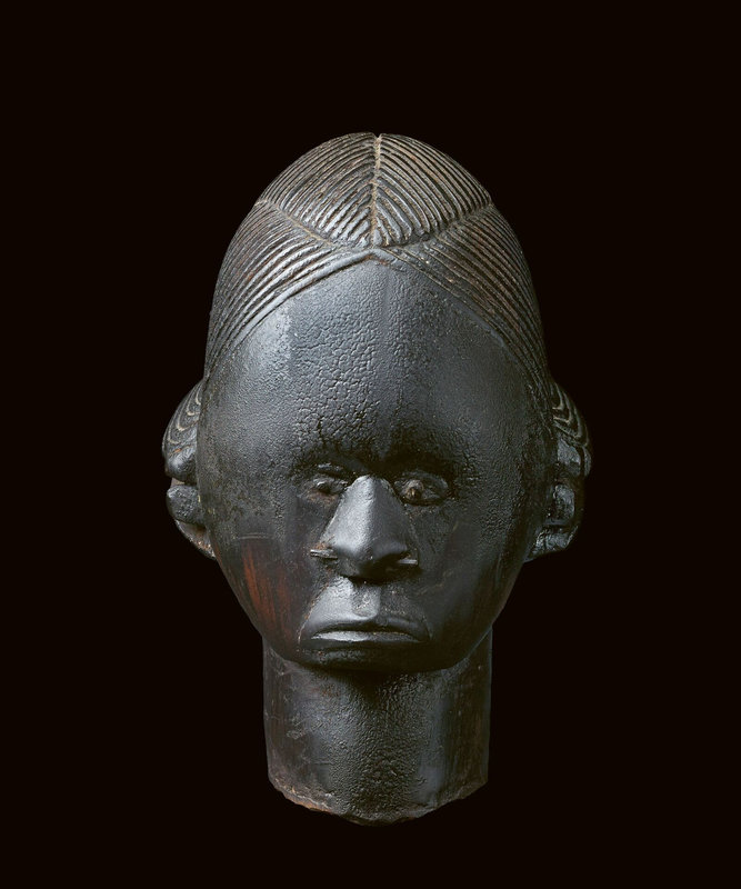 exposition-collection-al-thani-hotel-de-la-marine-tete-de-reliquaire-gabon-1700-1850-1600x0