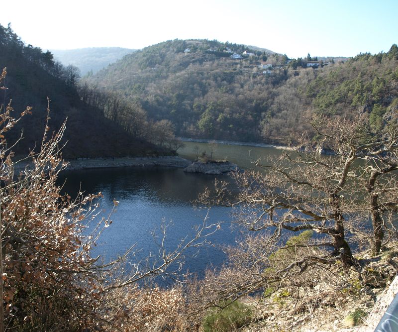 le lac de grangent au pertuiset Photo de LAC ET BARRAGE DE GRANGENT, SAINT VICTOR SUR LOIRE