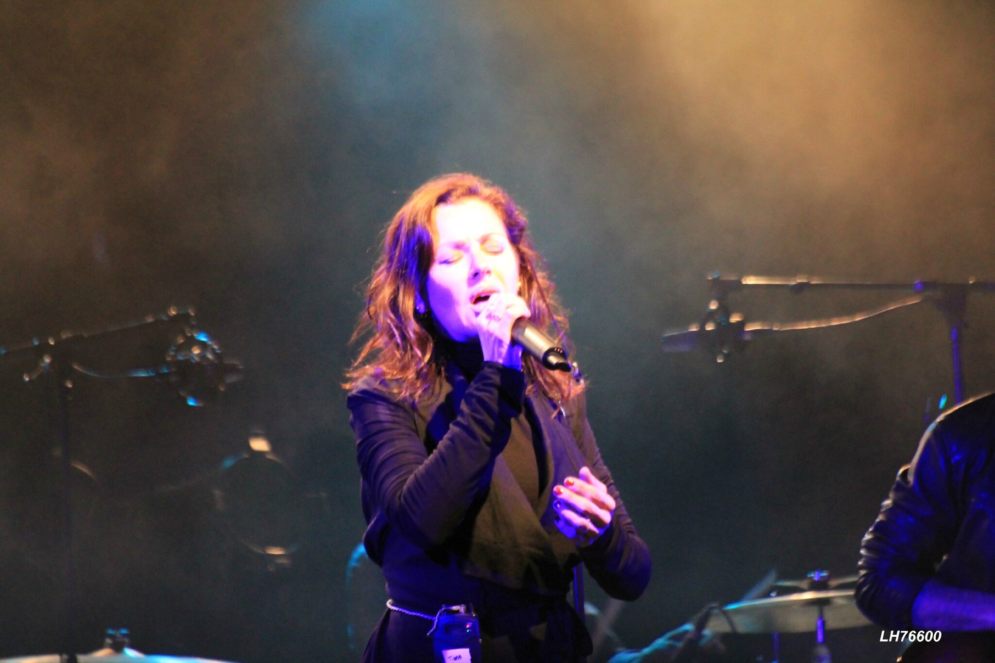 La chanteuse australienne, Tina Arena interprète quelques titres à ...