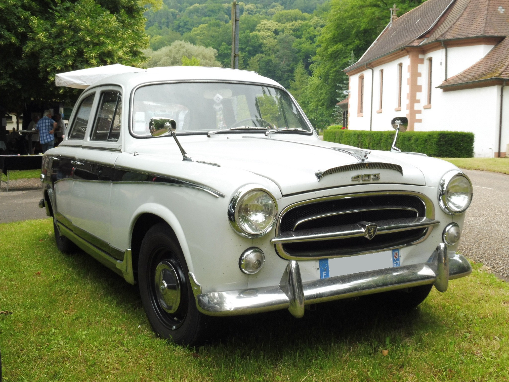 1960s PEUGEOT 403 Plateau Bâché, The 403 Berline was presen…