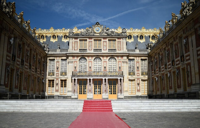 648x415_le-tapis-rouge-au-chateau-de-versailles-attend-vladimir-poutine-qui-doit-rencontrer-dejeuner-avec