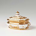 A rare böttger sugar box with gold chinoiseries, böttger porcelain, the painting by the seuter workshop, augsburg, around 1725