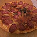 Pizza aux diots de savoie et aux fromages régionaux