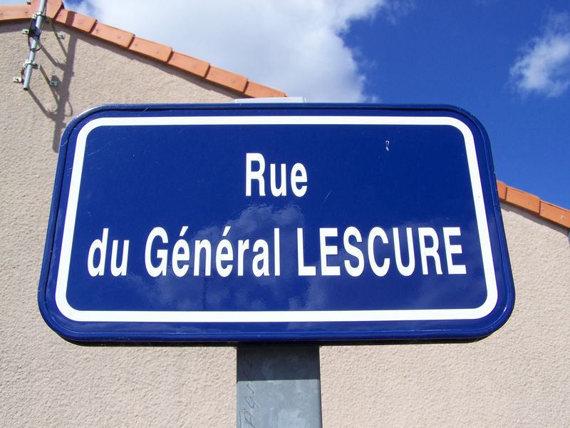 Saint-Laurent-sur-Sèvre (85), rue du Général Lescure