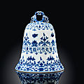 A rare blue and white bell, qianlong underglaze blue four-character seal mark beneath the handle and of the period (1736-1795)