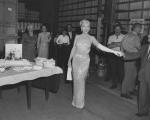 1960-06-01-on_set_LML-birthday_of_MM-020-1